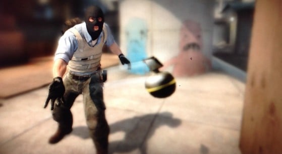 Jogadores poderão dropar granadas e demais utilitários para companheiros de time - Counter-Strike: Global Offensive