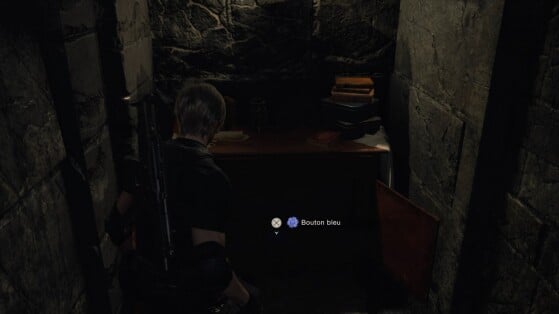 Ache o botão no corredor direito da igreja - Resident Evil 4
