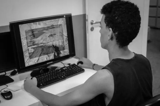 Adolescentes com mais de 14 anos podem permanecer no CCA como voluntários | Foto: Bruno Silva - Counter-Strike: Global Offensive