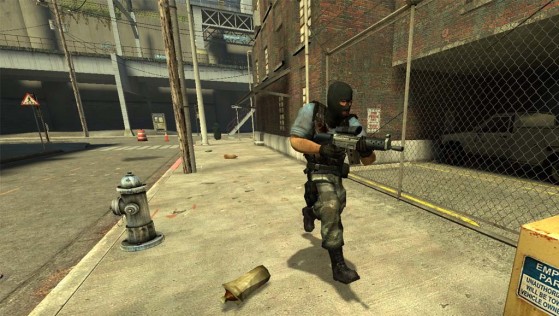 Counter-Strike: Source teve boa recepção da crítica e trouxe grandes melhorias gráficas, mas não explodiu em popularidade - Counter-Strike: Global Offensive