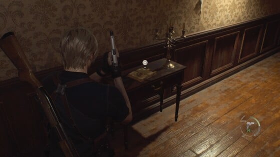 Mesa com livro para o puzzle - Resident Evil 4