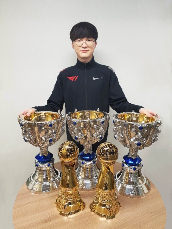 'Eles são meus' - Faker. Via Twitter. - League of Legends