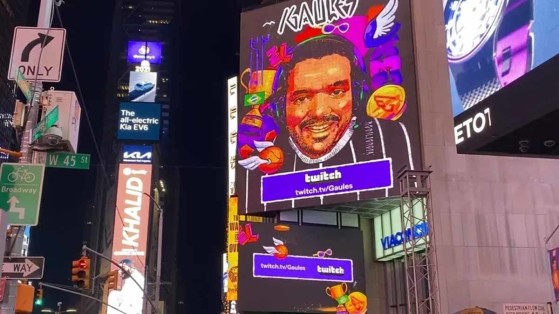 Gaules renova com a Twitch e recebe propaganda na Times Square